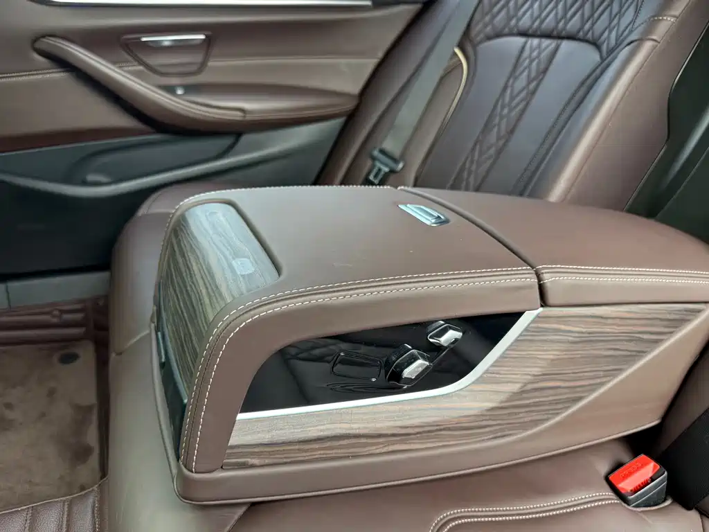 BMW 5 Series — миниатюра 16
