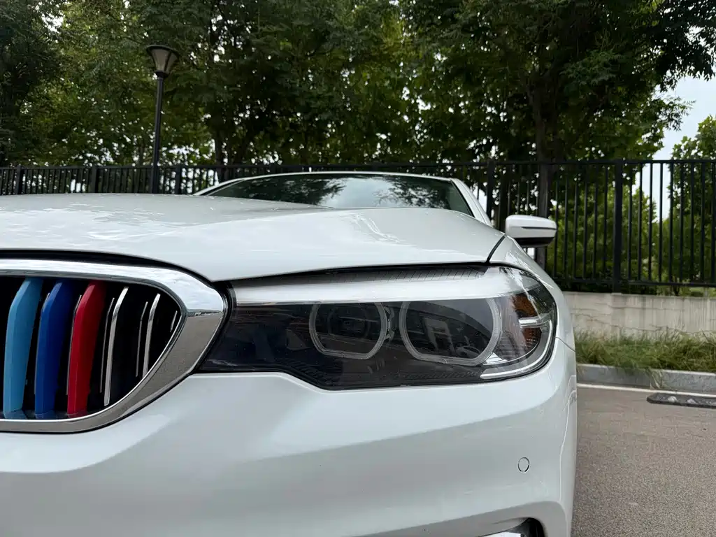 BMW 5 Series — миниатюра 23