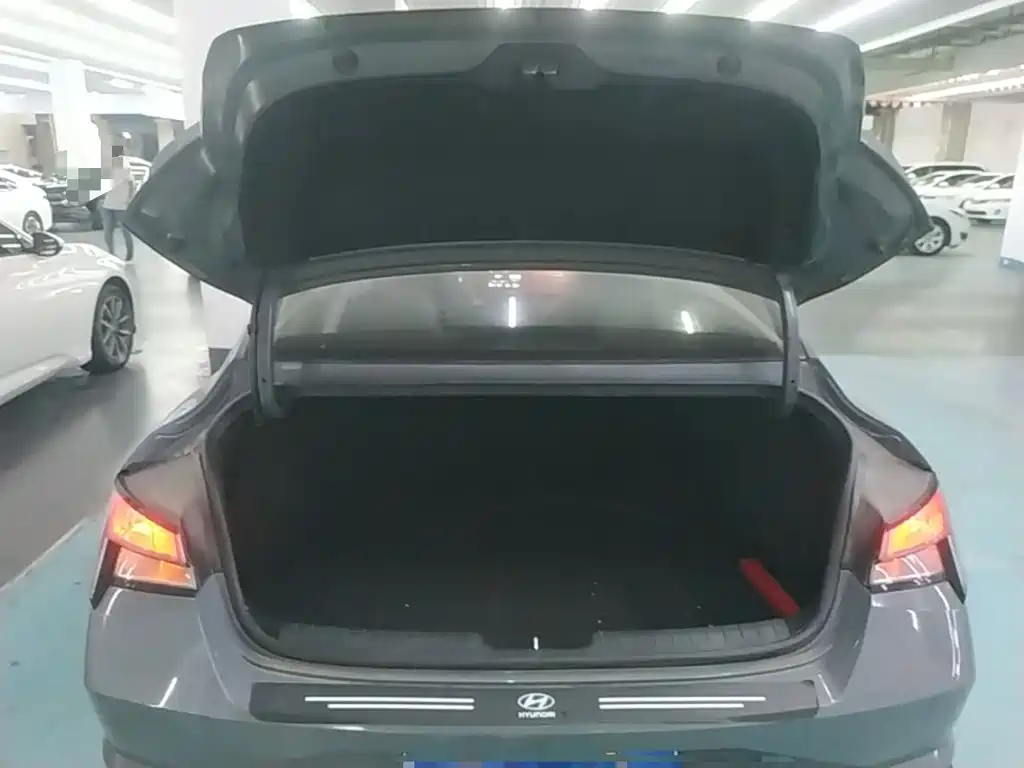 Hyundai Elantra — миниатюра 19