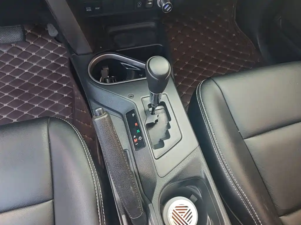 Toyota RAV4 — миниатюра 14