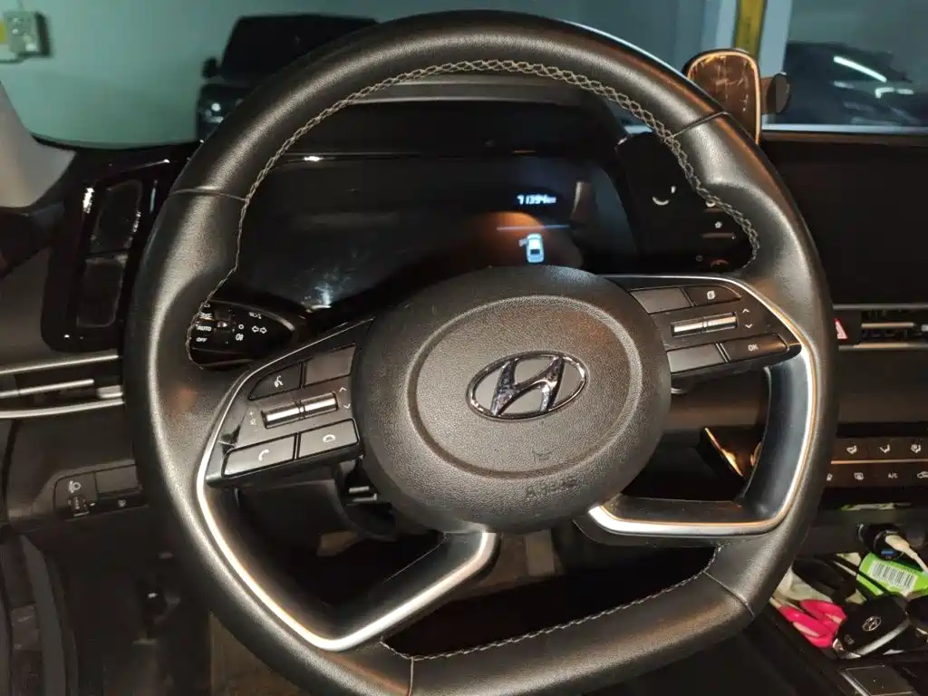 Hyundai Elantra — миниатюра 6
