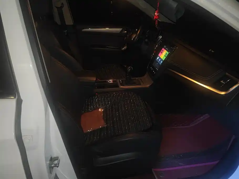 Roewe RX5 — миниатюра 8