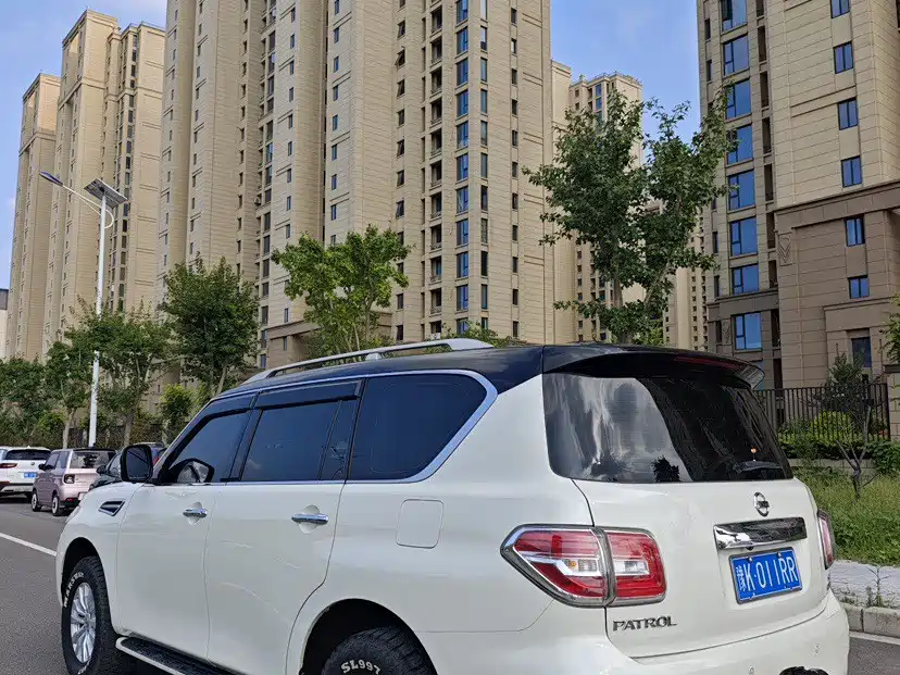 Nissan Patrol — миниатюра 4