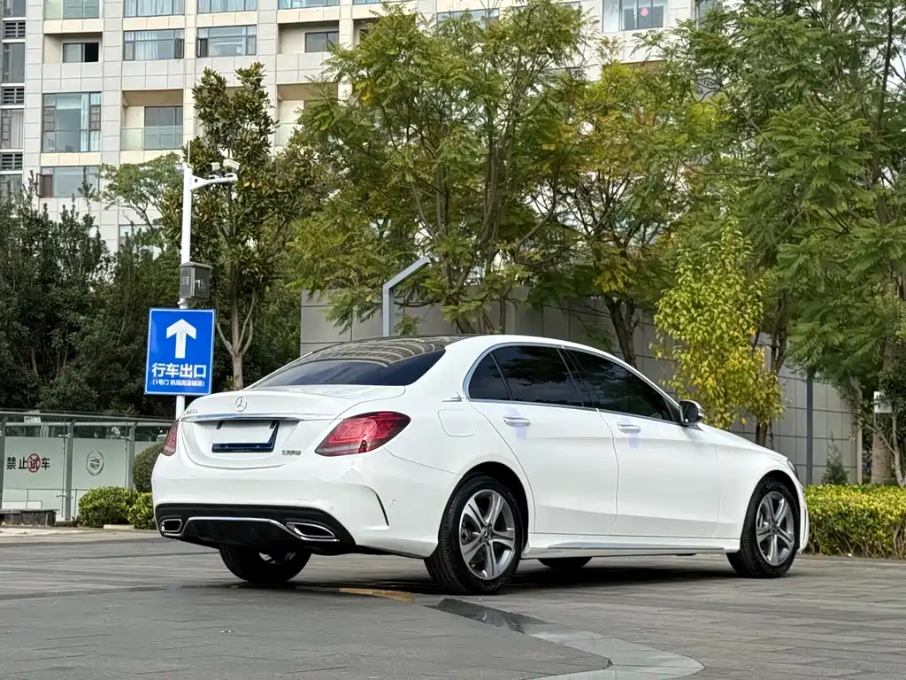 Mercedes-Benz C-Class — миниатюра 7