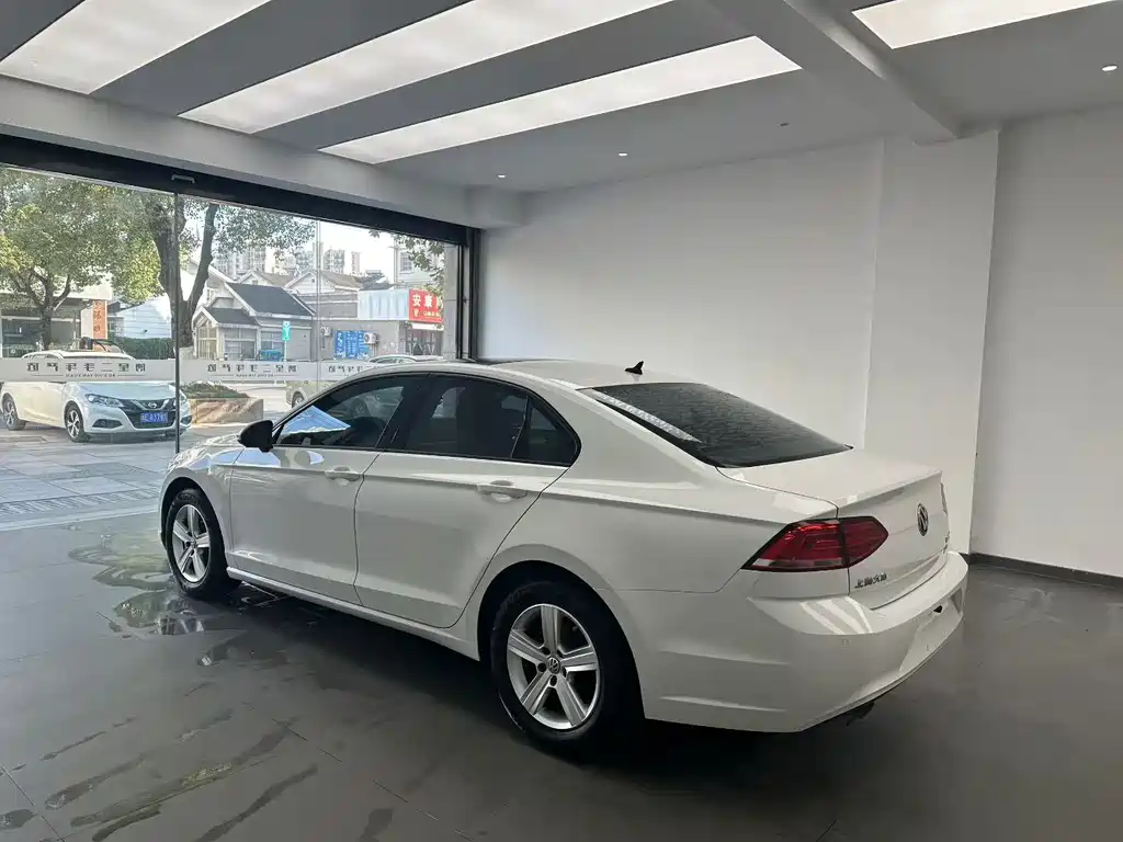VOLKSWAGEN LINGDU
