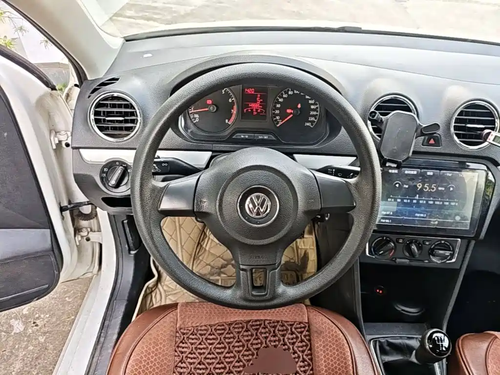 Volkswagen Jetta — миниатюра 11