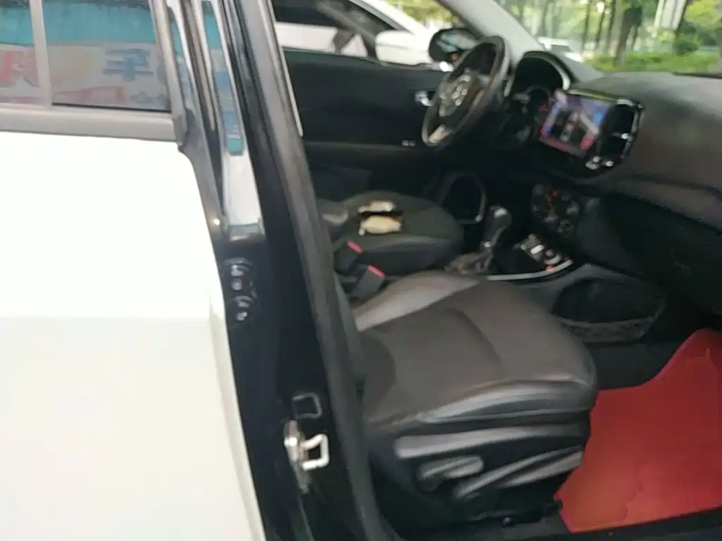Jeep Compass — миниатюра 25