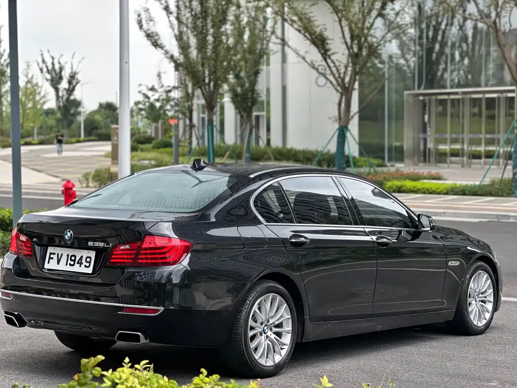 BMW 5 Series — миниатюра 30