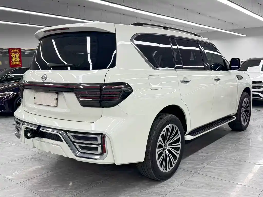 Nissan Patrol — миниатюра 6