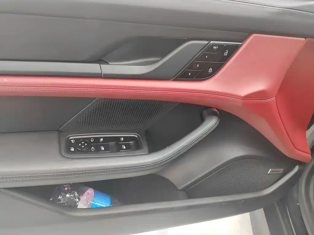 Porsche Taycan — миниатюра 5