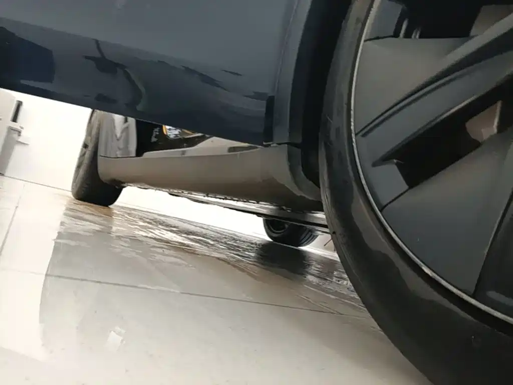 Tesla Model Y — миниатюра 21