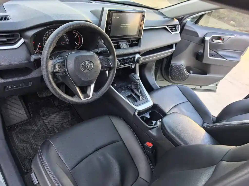 Toyota RAV4 — миниатюра 5