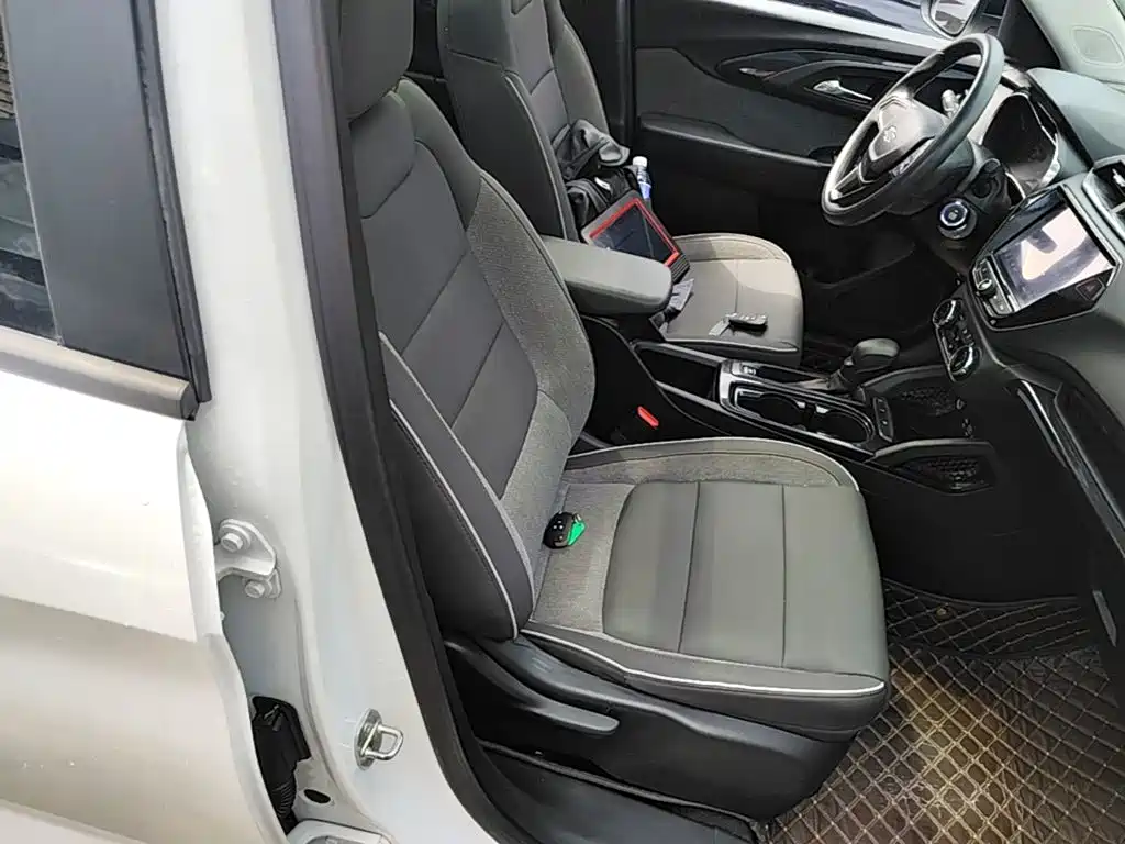 Chevrolet Tracker — миниатюра 25