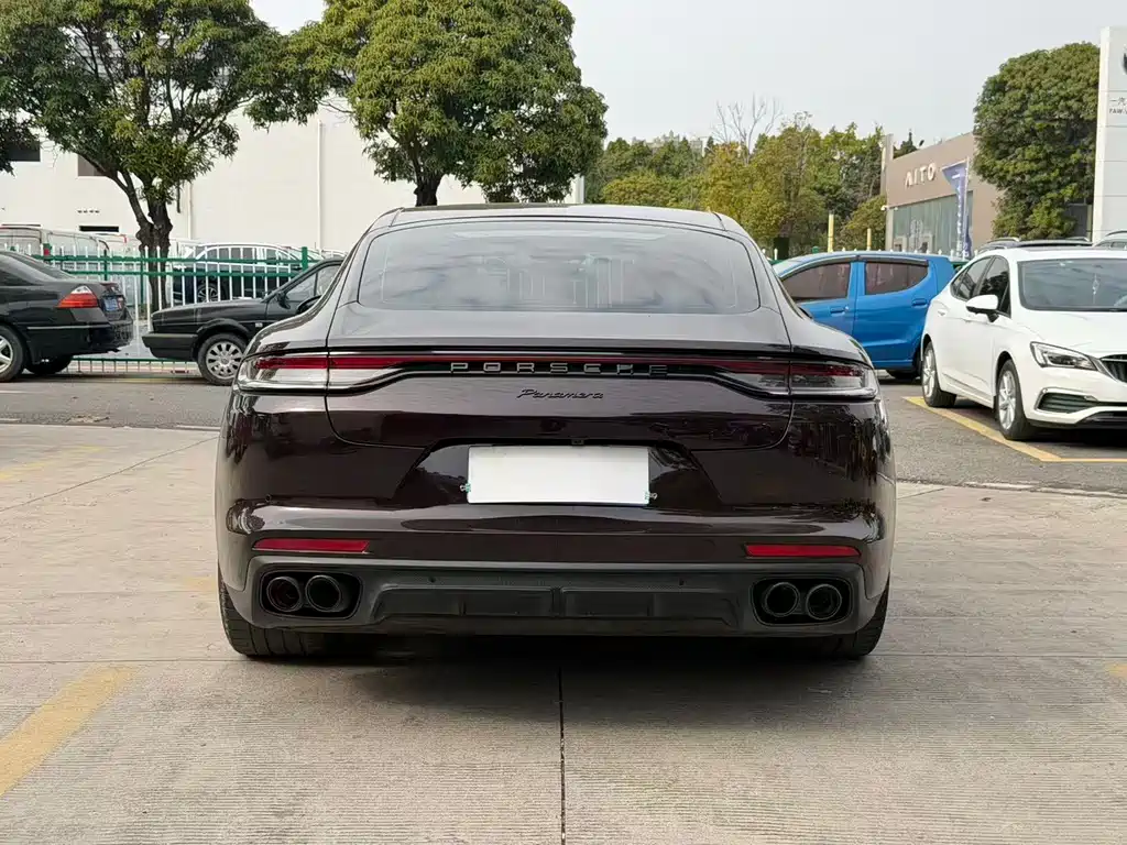 PORSCHE PANAMERA