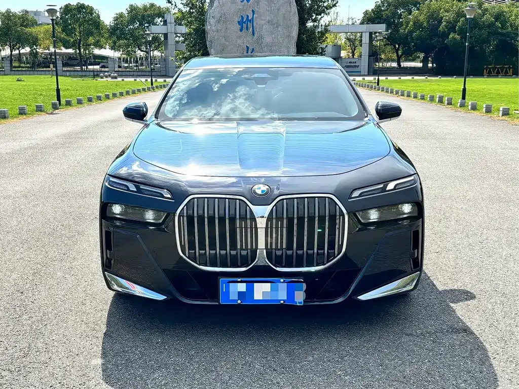 BMW 7 Series — миниатюра 3