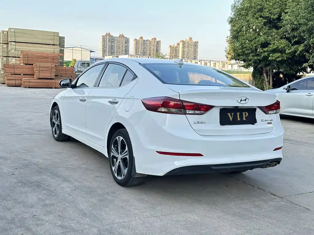 Hyundai Elantra — миниатюра 6