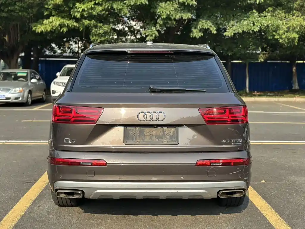 Audi Q7 — миниатюра 6