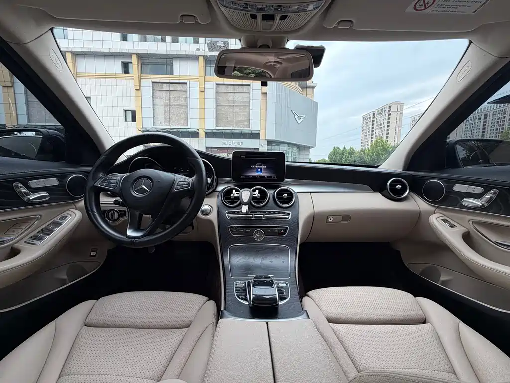 Mercedes-Benz C-Class — миниатюра 12
