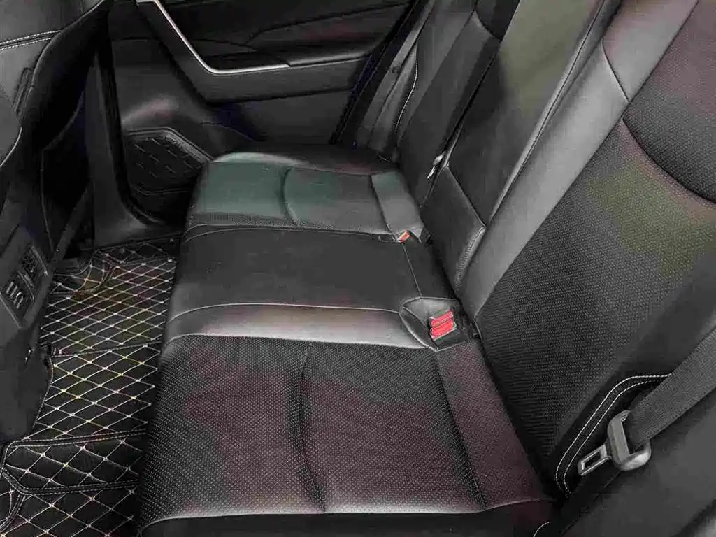 Toyota RAV4 — миниатюра 6