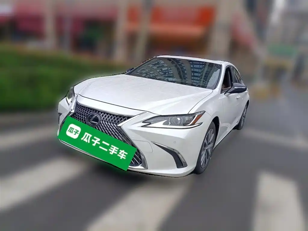 Купить Lexus ES