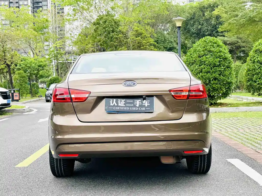 Ford Escort 2015 1.5L AT Comfort