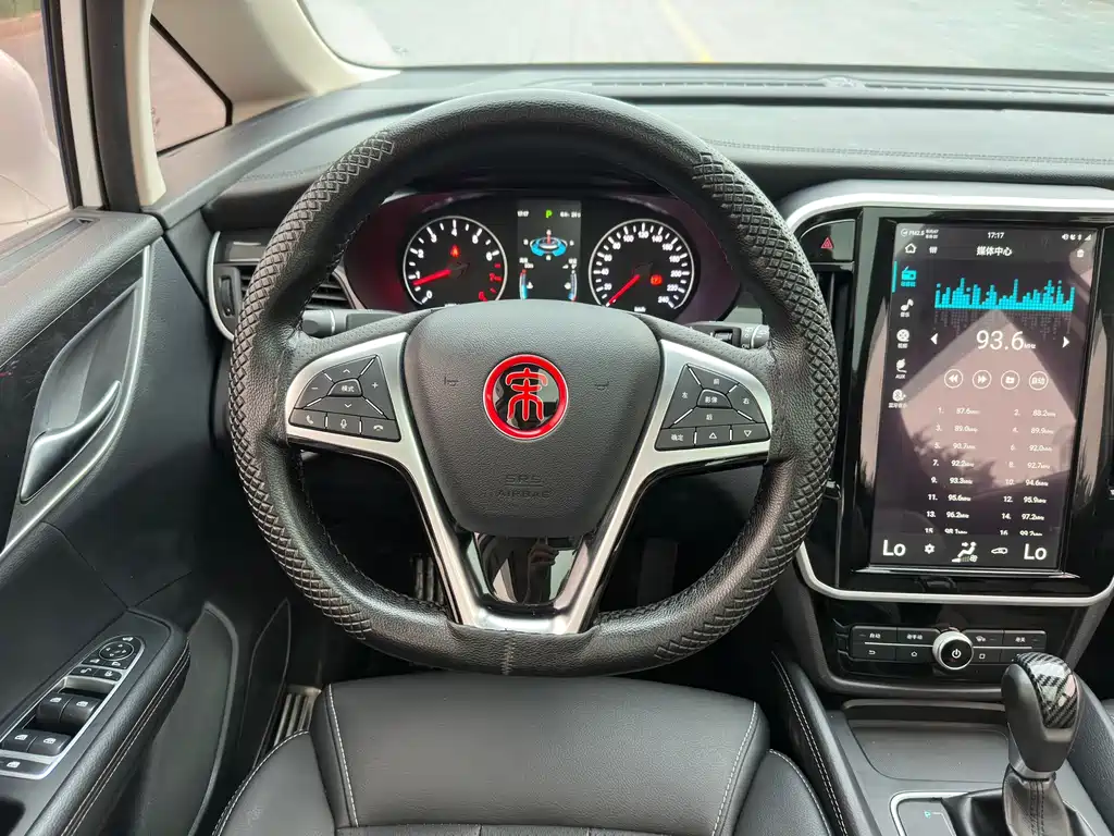 BYD MAX — миниатюра 17