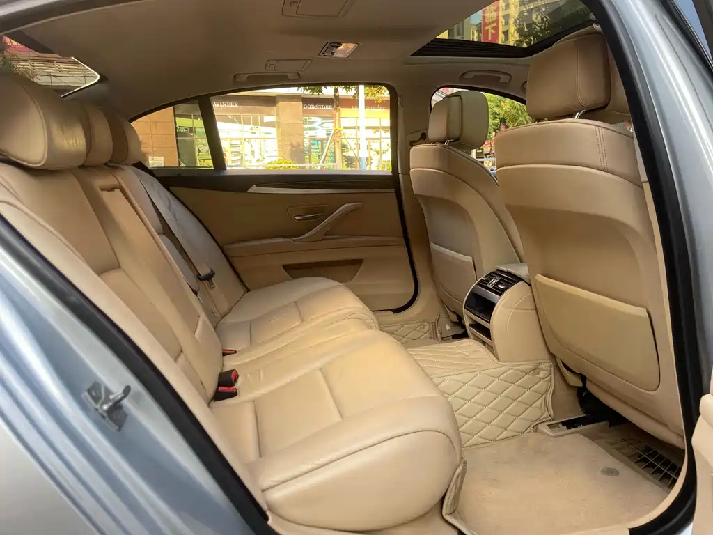 BMW 5 Series — миниатюра 12