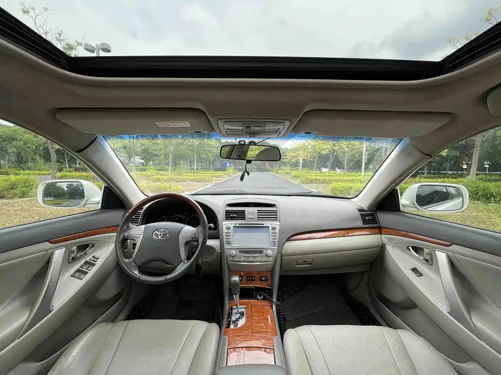 Toyota Camry — миниатюра 9