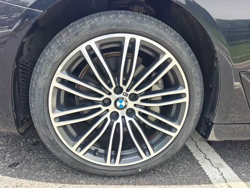 BMW 5 Series — миниатюра 14