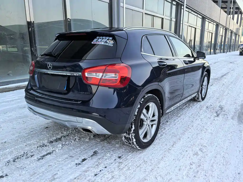 MERCEDES-BENZ GLA