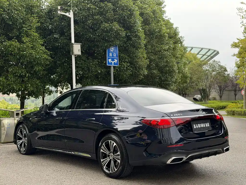 Mercedes-Benz E-Class — миниатюра 9
