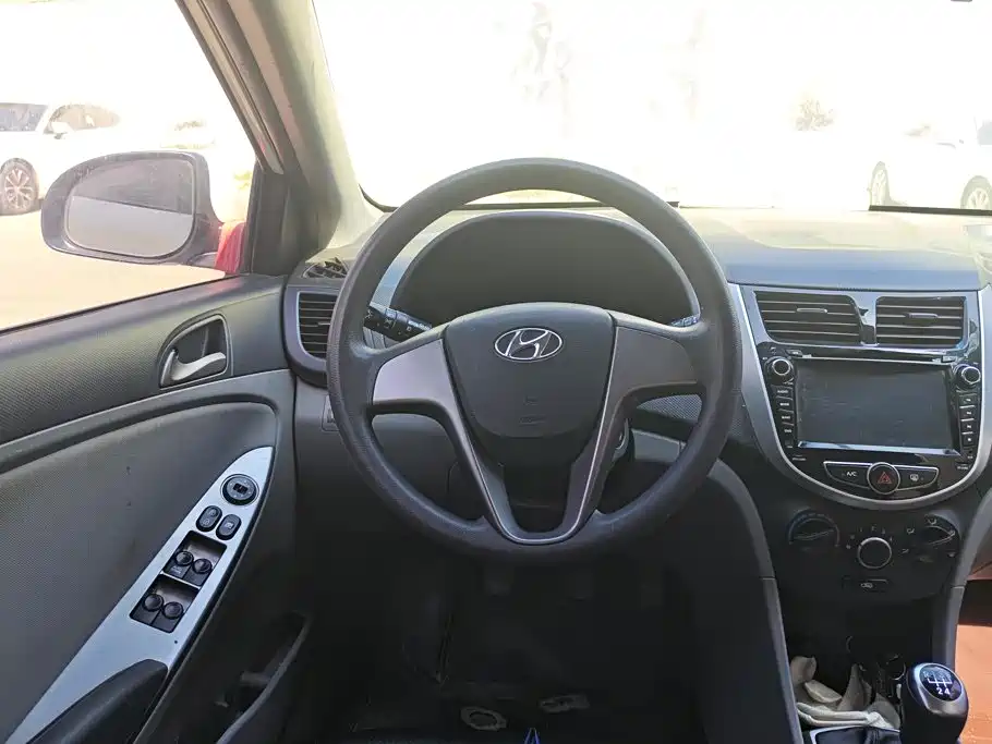 Hyundai Verna — миниатюра 15