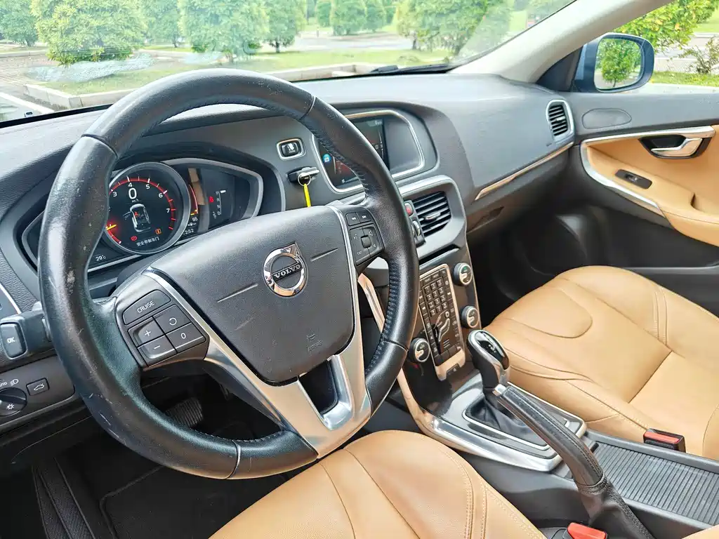 Volvo V40 — миниатюра 13