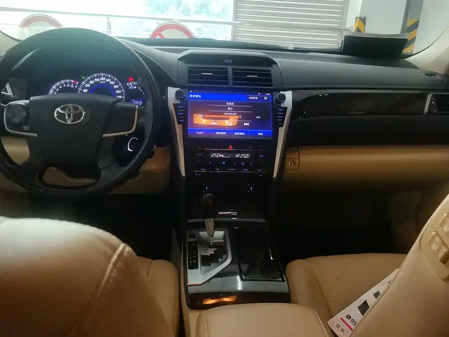 Toyota Camry — миниатюра 12