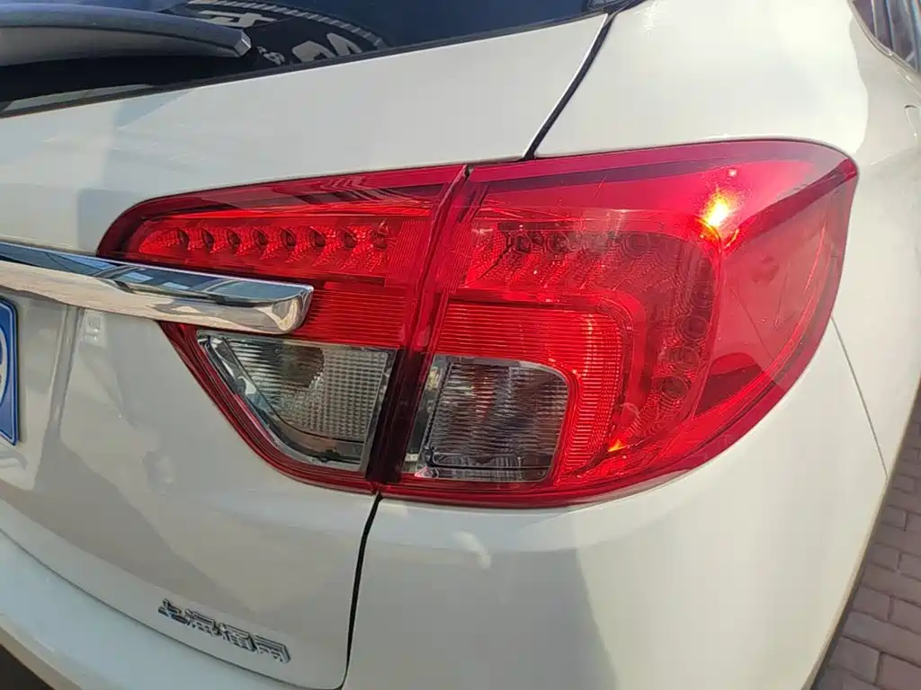 Buick Envision Plus — миниатюра 8