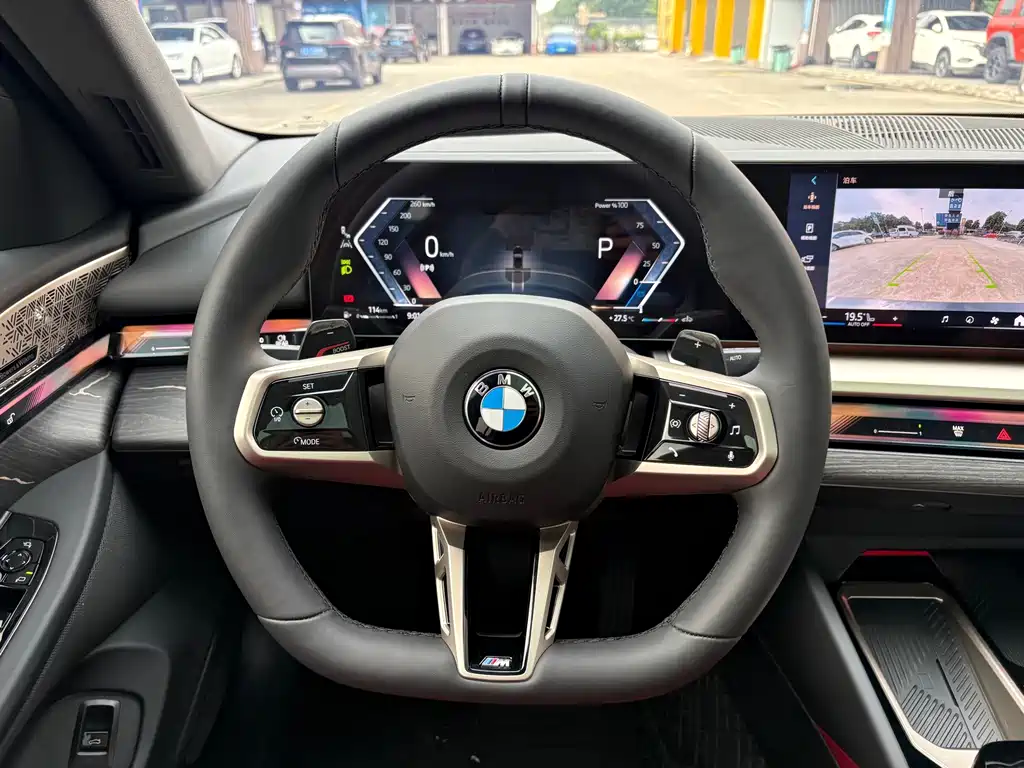BMW 5 Series — миниатюра 4