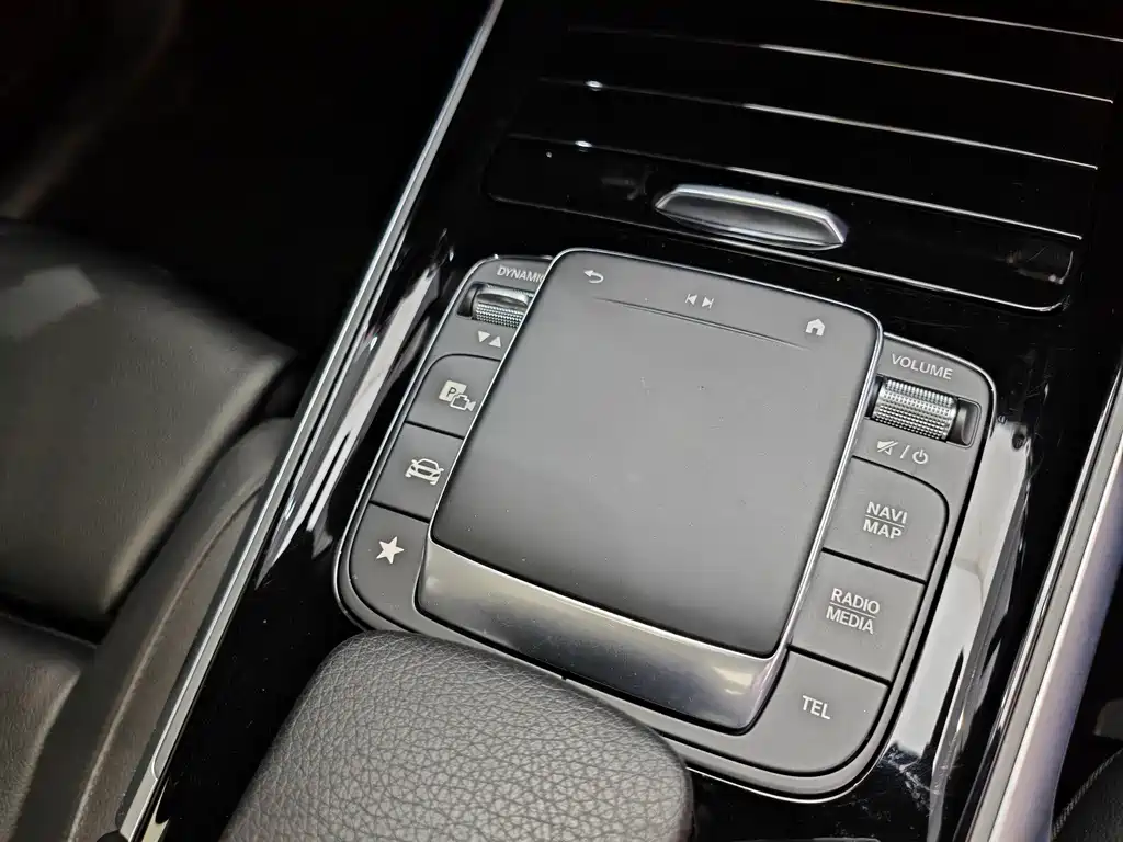 Mercedes-Benz GLB — миниатюра 17