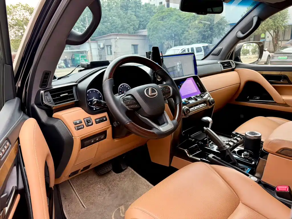 Lexus LX — миниатюра 5