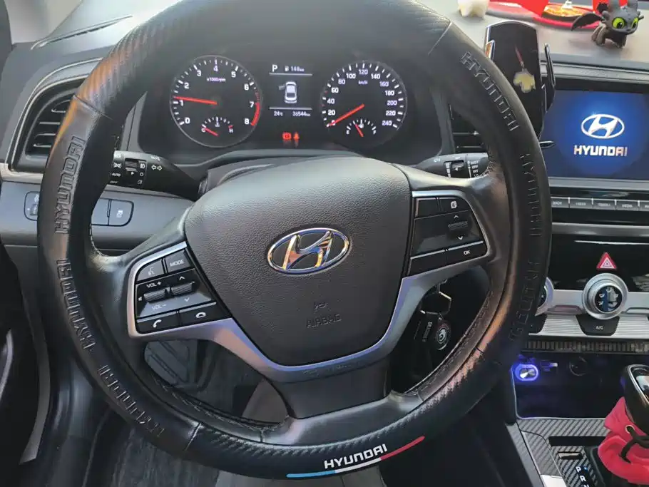 Hyundai Elantra — миниатюра 15