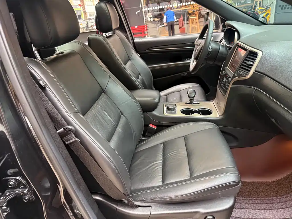 Jeep Grand Cherokee (Import) — миниатюра 26
