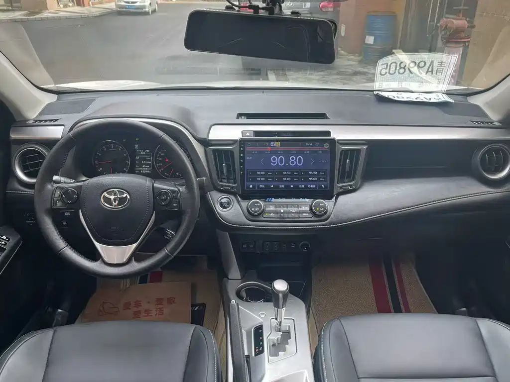 Toyota RAV4 — миниатюра 7