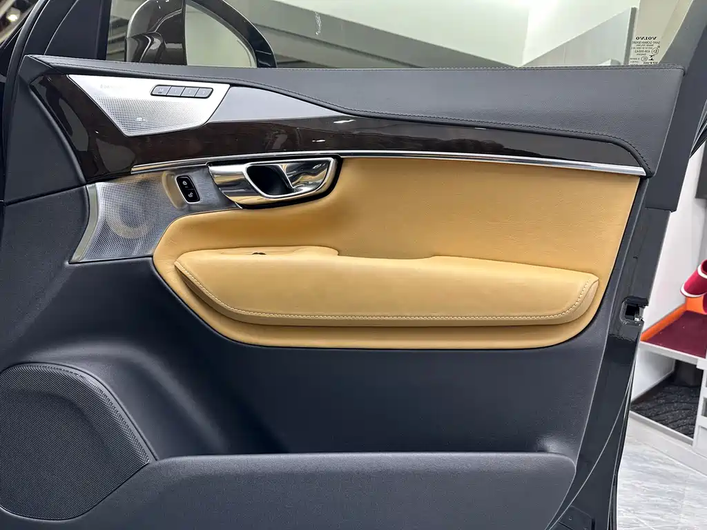 Volvo XC90 — миниатюра 26