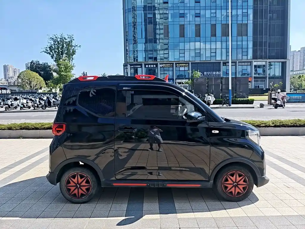 Wuling MINIEV — миниатюра 4