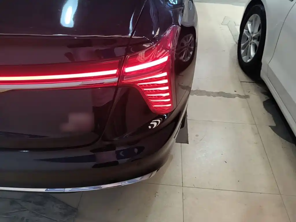 Hongqi Hongqi H5 — миниатюра 8