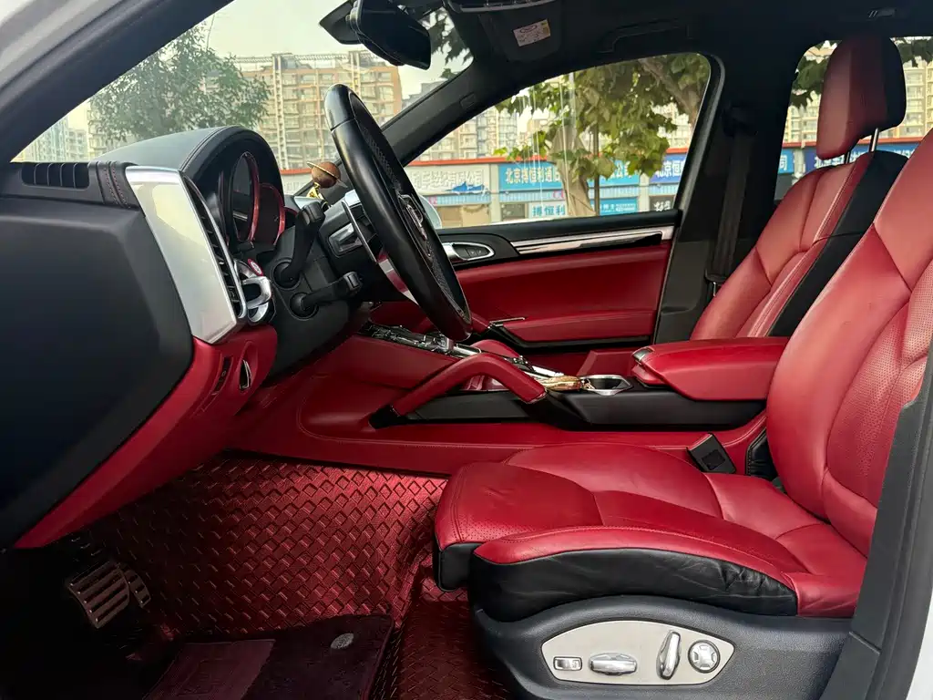 Porsche Cayenne — миниатюра 5