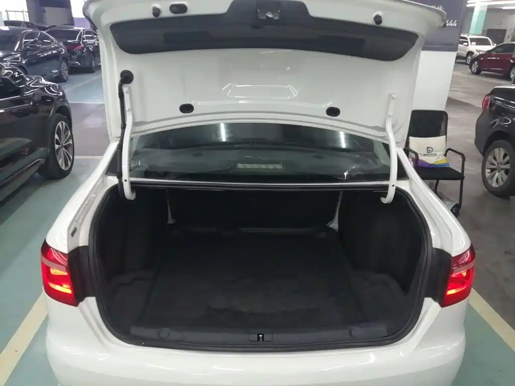 Volkswagen Lavida — миниатюра 19