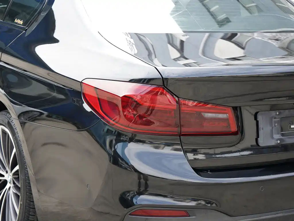 BMW 5 Series — миниатюра 23