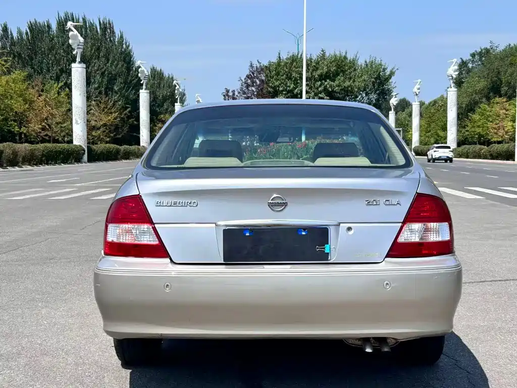 Nissan Bluebird Classic — миниатюра 5