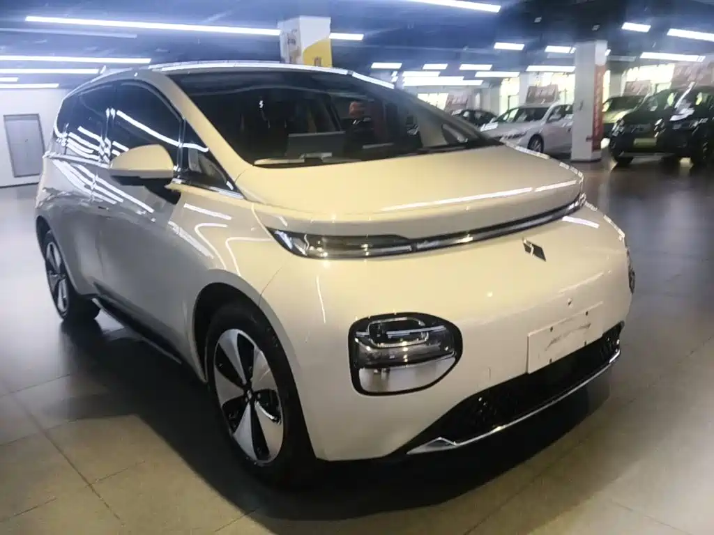 Baojun Yunduo — миниатюра 4