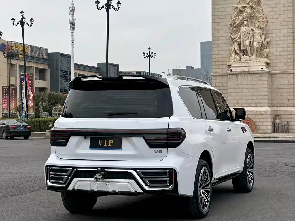 Nissan Patrol — миниатюра 9